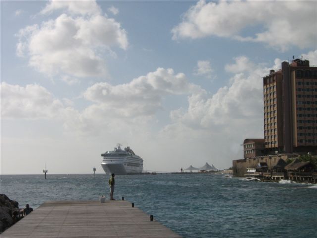 De cruiseboot en het Plaza hotel